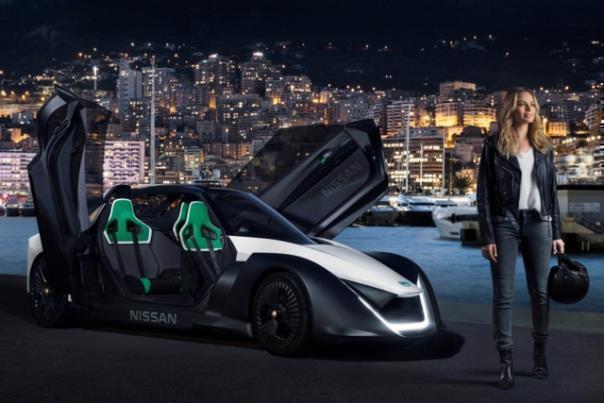 Hollywood trifft BladeGlider: Margot Robbie lenkt Nissan E-Sportwagen durch Monaco